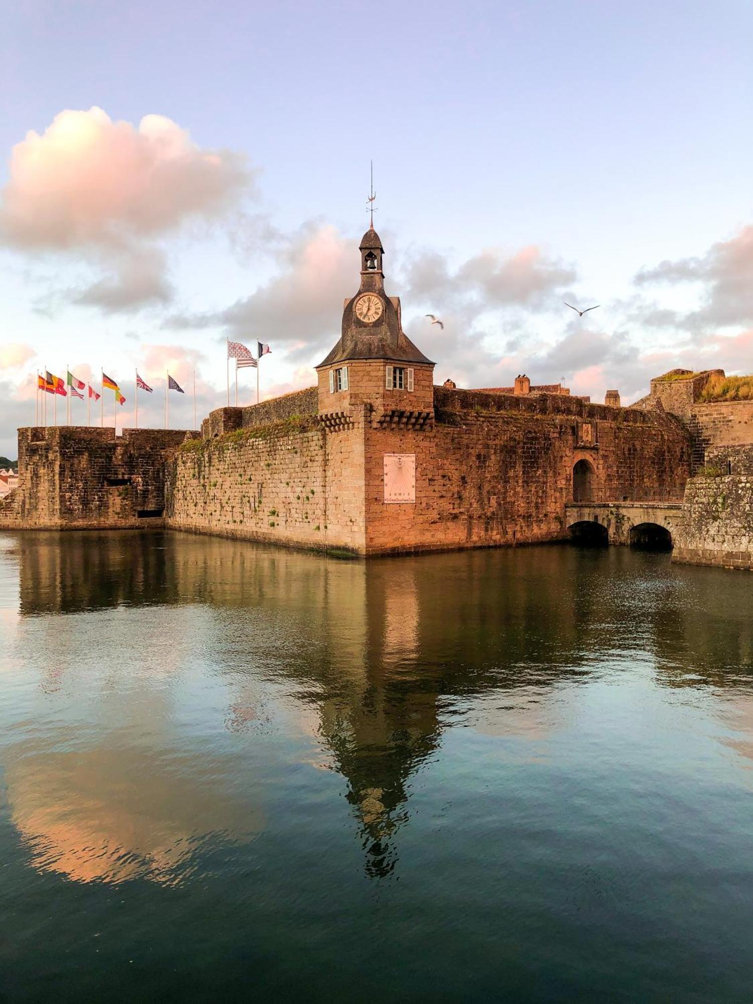 Ostal - Auberge De Jeunesse Concarneau Buitenkant foto